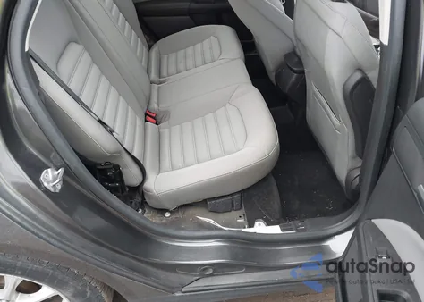 2015 Ford Fusion S z USA, uszkodzony, nr VIN 3FA6P0G77FR286923